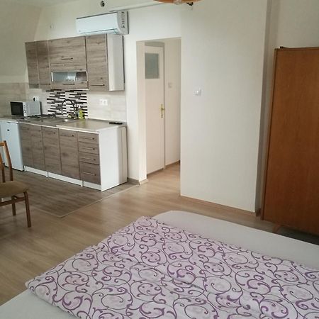 Revesz Vendeghaz Hotel Harkány Exterior foto