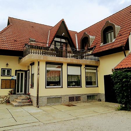Revesz Vendeghaz Hotel Harkány Exterior foto