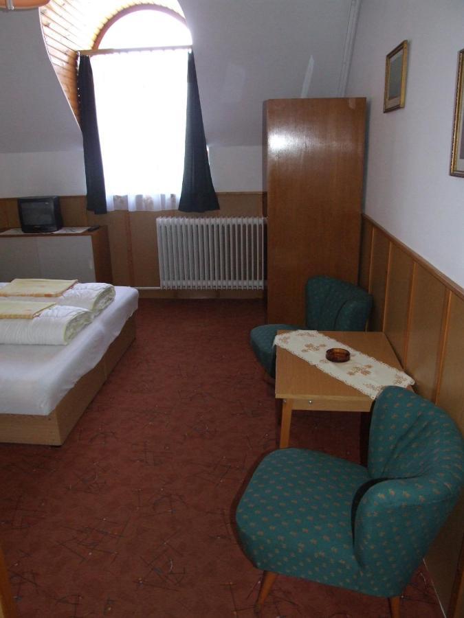 Revesz Vendeghaz Hotel Harkány Exterior foto
