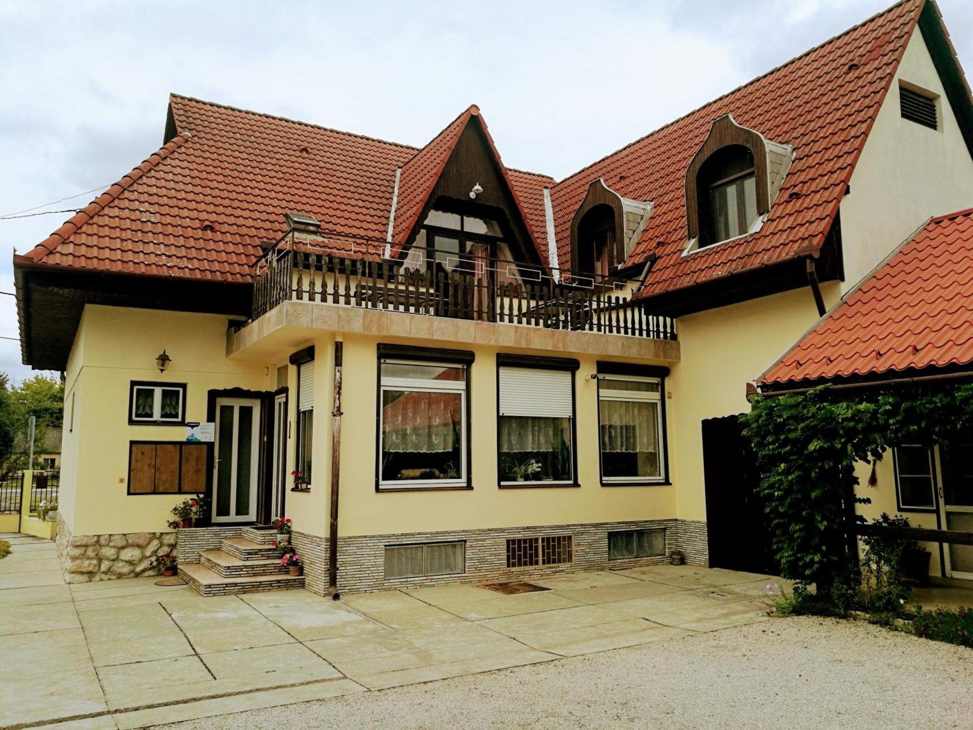 Revesz Vendeghaz Hotel Harkány Exterior foto